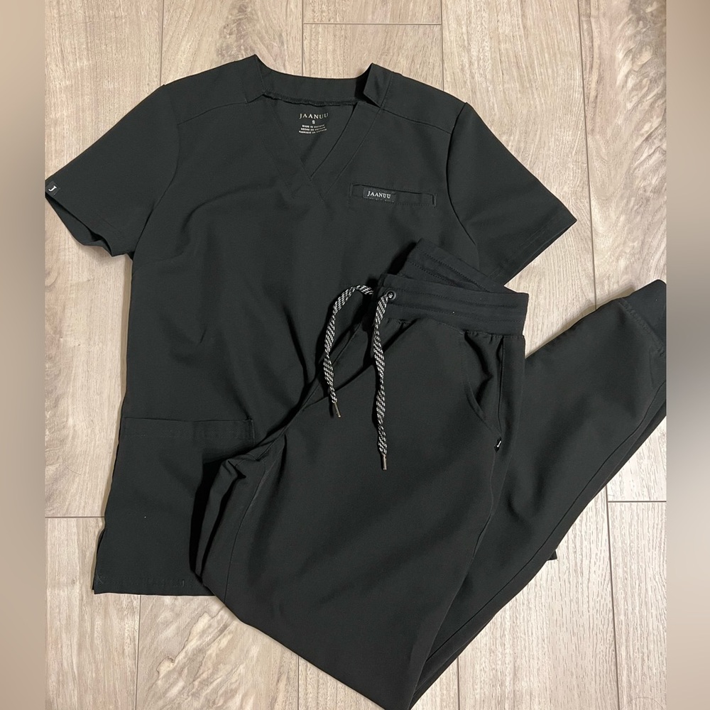 Womens Small/Small tall black Januu scrub set